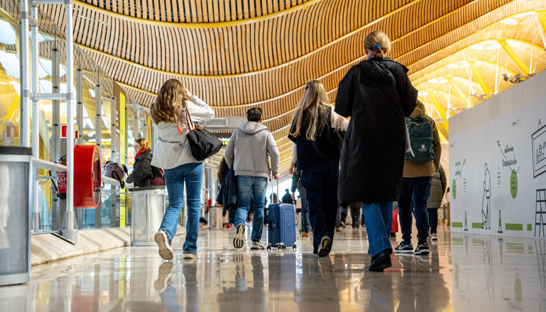 Viajeros en el Aeropuerto Adolfo Suárez Madrid-Barajas, a 19 de diciembre de 2025, en Madrid (España).