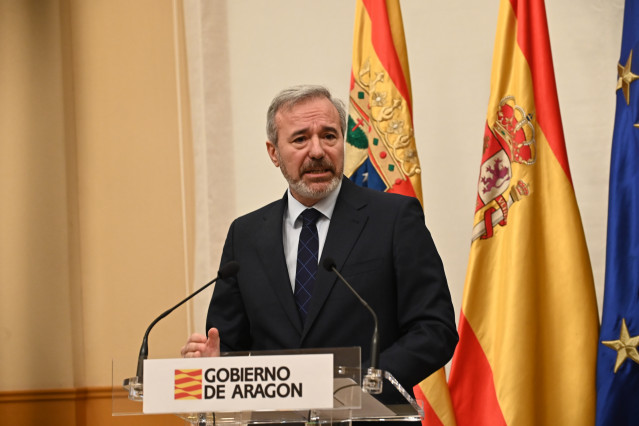 El presidente de Aragón, Jorge Azcón, durante una rueda de prensa, en el Edificio Pignatelli, a 15 de diciembre de 2025, en Zaragoza, Aragón (España).