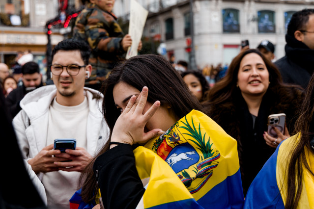 Un grupo de venezolanos celebran la 