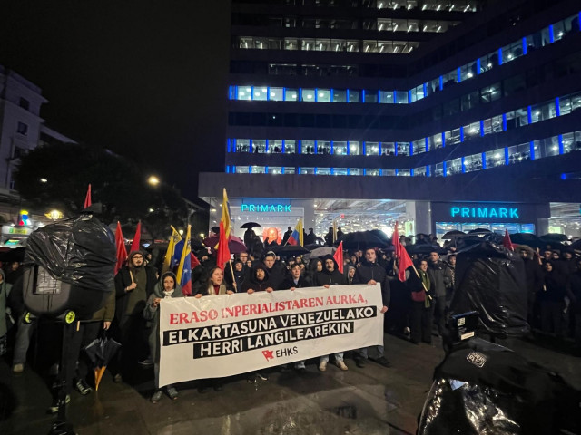 Movilización en Bilbao convocada por el Consejo Socialista de Euskal Herria, EHKS, para denunciar los ataques de EEUU en Venezuela