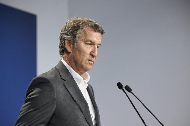 Archivo - El presidente del PP, Alberto Núñez Feijóo, durante una rueda de prensa posterior a la reunión del Comité de Dirección del PP, en la sede del partido, a 25 de agosto de 2025, en Madrid (España).