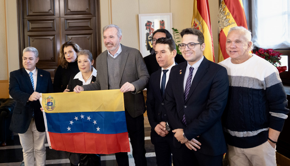 El presidente del Gobierno de Aragón, Jorge Azcón, recibe a representantes de la comunidad venezolana en la Comunidad.