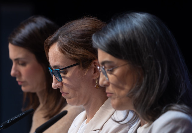 Archivo - (I-D) Las coportavoces de Más Madrid Rita Maestre, Mónica García y Manuela Bergerot, durante una rueda de prensa.
