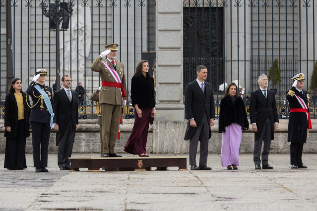 Archivo - La princesa Leonor, el Rey Felipe VI, la Reina Letizia, el presidente del Gobierno, Pedro Sánchez, la ministra de Defensa, Margarita Robles, y el ministro de Interior Fernando Grande-Marlaska, durante la Pascua Militar, en el Palacio Real, a 6 d