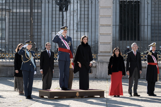 La princesa Leonor, el Rey Felipe VI, la Reina Letizia, la ministra de Defensa, Margarita Robles y el ministro de Interior, Fernando Grande Marlaska, durante la Pascua Militar, en el Palacio Real, a 6 de enero de 2026, en Madrid (España).