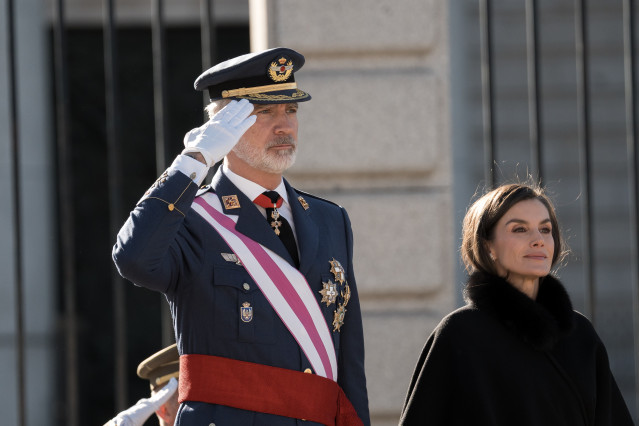 El Rey Felipe VI, y la Reina Letizia, durante la Pascua Militar, en el Palacio Real, a 6 de enero de 2026, en Madrid (España).