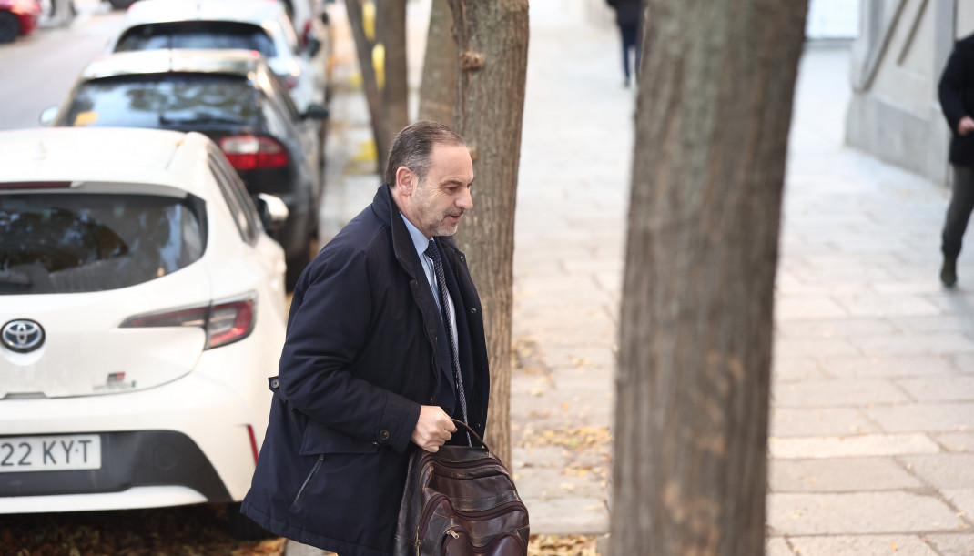 Archivo - El exministro José Luis Abalos a su llegada al Tribunal Supremo, a 27 de noviembre de 2025, en Madrid (España).