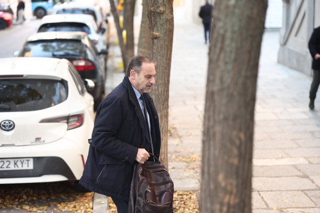 Archivo - El exministro José Luis Abalos a su llegada al Tribunal Supremo, a 27 de noviembre de 2025, en Madrid (España).