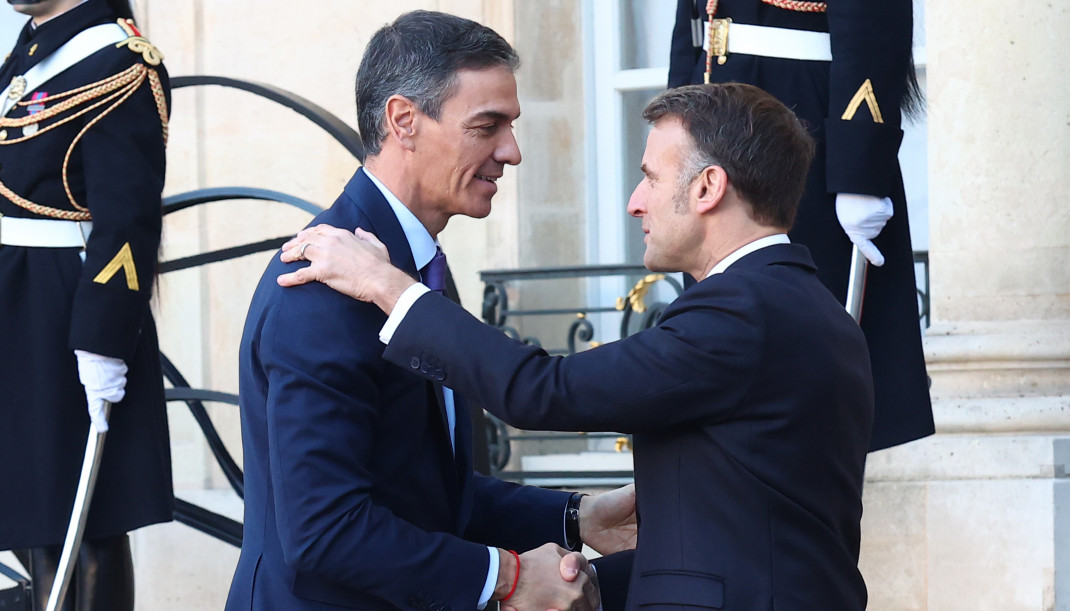 EuropaPress 7200224 pedro sanchez junto emmanuel macron llegada reunion coalicion voluntarios