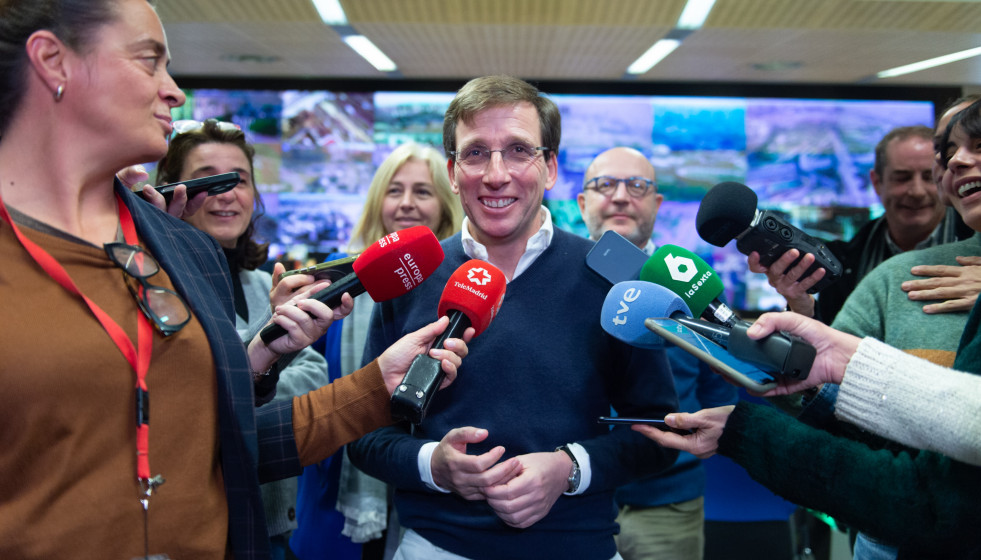 El alcalde de Madrid, José Luis Martínez-Almeida, felicita la Navidad a los trabajadores