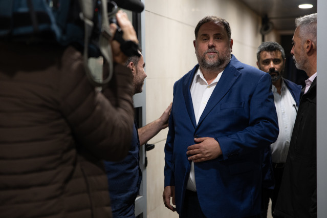 Archivo - El presidente de ERC, Oriol Junqueras, a su llegada para comparecer en una rueda de prensa, a 2 de noviembre de 2023, en Barcelona, Catalunya (España).