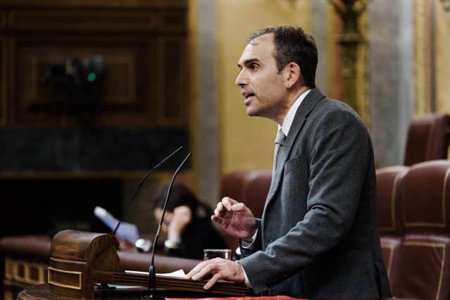 El diputado de Sumar Toni Valero interviene durante una sesión plenaria, en el Congreso de los Diputados, a 9 de diciembre de 2025, en Madrid (España). (Foto de archivo).
