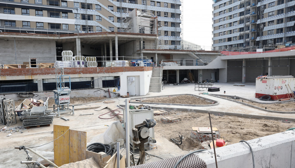 Archivo - Materiales de construcción en una obra