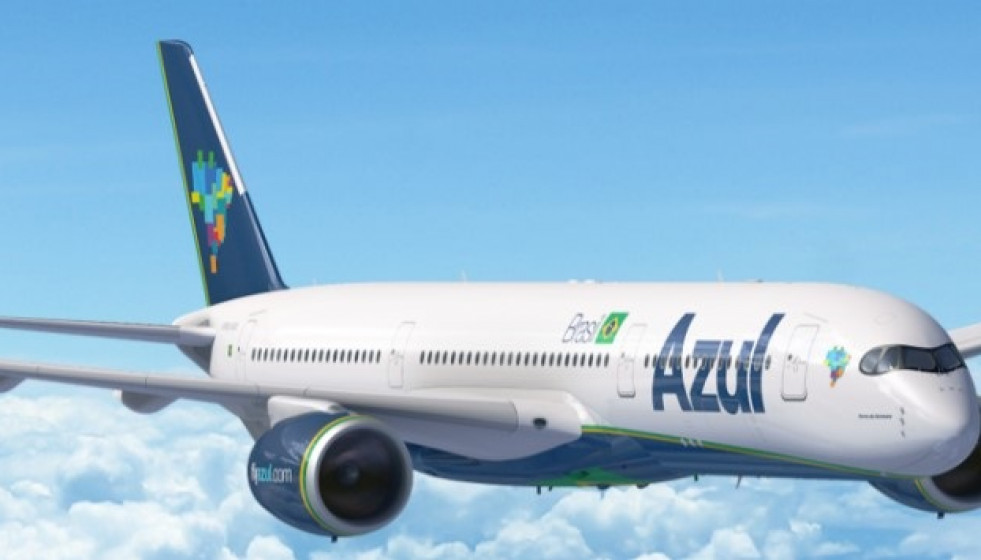 Archivo - Una aeronave perteneciente a la aerolínea brasileña Azul.