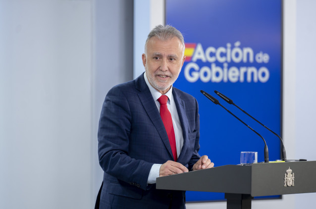 El ministro de Política Territorial y Memoria Democrática, Ángel Víctor Torres, durante una rueda de prensa, en el Palacio de La Moncloa.
