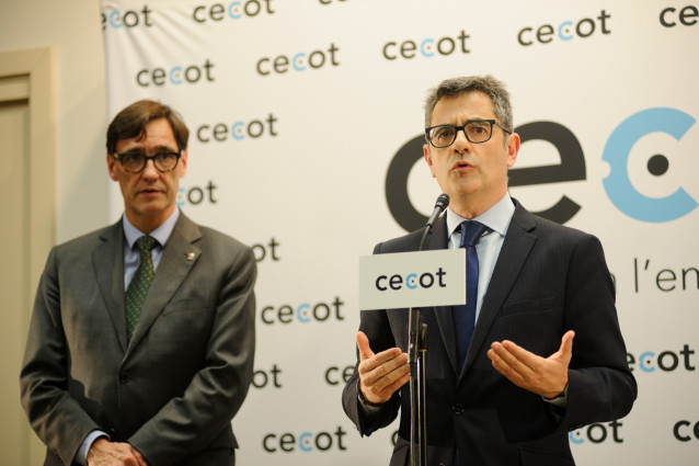 Archivo - Félix Bolaños junto a Salvador Illa este miércoles en la Cecot en Terrassa (Barcelona)