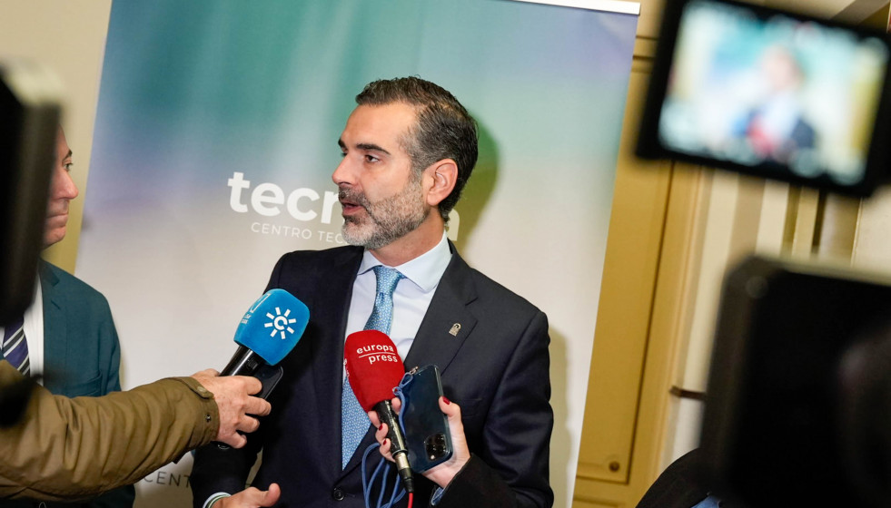 El consejero de Agricultura, Pesca, Agua y Desarrollo Rural de la Junta de Andalucía, Ramón Fernández-Pacheco, atiende a los medios durante el acto del XXV aniversario del Centro Tecnológico Tecno
