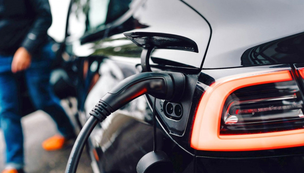 Las infraestructuras de recarga pública alcanzan los 50.000 puntos operativos en 2025, un 10,2% más