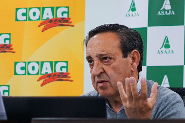Archivo - El presidente de ASAJA, Pedro Barato, durante la rueda de prensa de los agricultores para la manifestación del 18 de diciembre en Bruselas.
