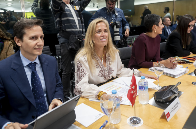 Archivo - La consejera de Economía de la Comunidad de Madrid, Rocío Albert (c) durante la reunión del Consejo de Política Fiscal y Financiera (CPFF), en el Ministerio de Hacienda, a 17 de noviembre de 2025, en Madrid (España). Durante la reunión se prevé