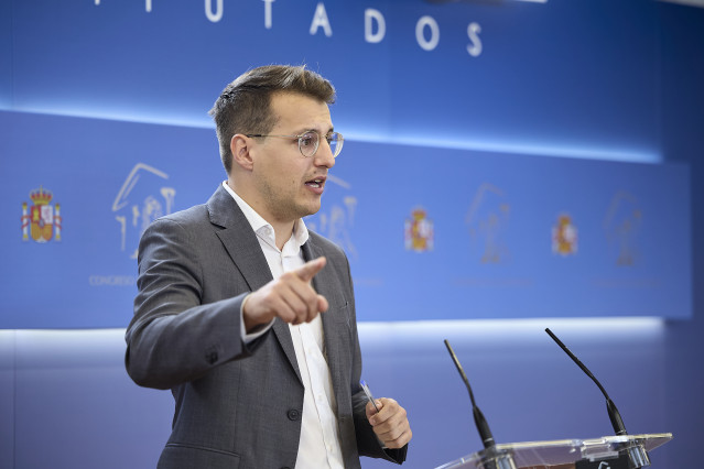 Archivo - El diputado del grupo parlamentario de Sumar, Jorge Pueyo Sanz, ofrece una rueda de prensa en el Congreso de los Diputados, a 21 de octubre de 2025, en Madrid (España).