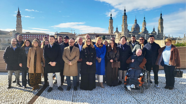 Foto de la lista del PAR por la provincia de Zaragoza para las elecciones autonómicas anticipadas del próximo 8F con el candidato a la Presidencia, Alberto Izquierdo.