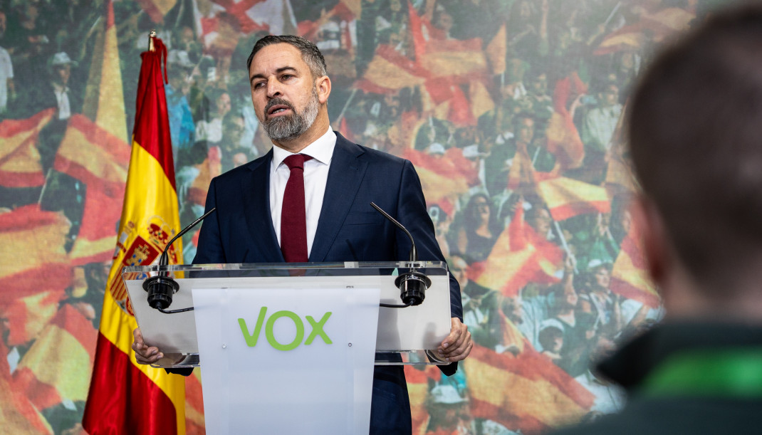 El presidente de VOX, Santiago Abascal, valora los resultados de las elecciones extremeñas en una rueda de prensa, en la sede nacional del partido, a 22 de diciembre de 2025, en Madrid (España). Vox