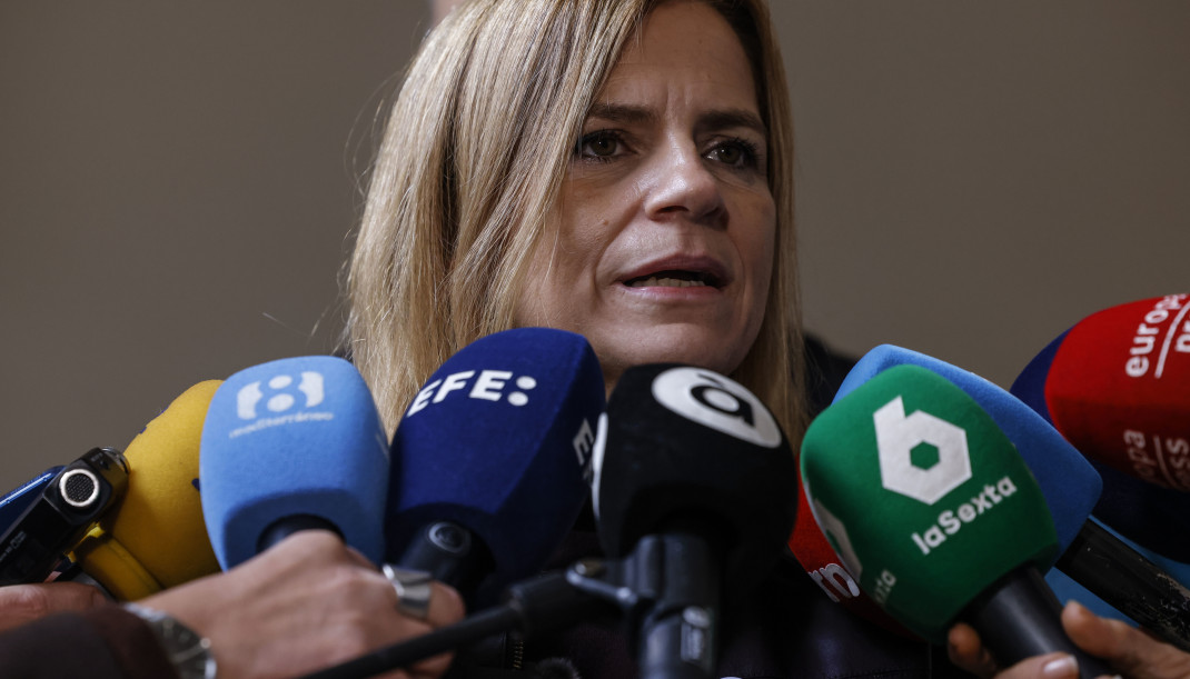 La delegada del Gobierno y secretaria de Igualdad del PSOE, Pilar Bernabé, atiende a los medios en imagen de archivo