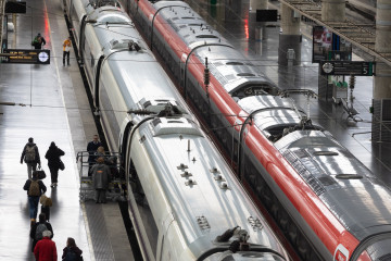 Archivo - Estación de Atocha durante la operación salida por el puente de la Constitución, a 5 de diciembre de 2025, en Madrid (España).