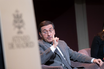 El ministro de Asuntos Exteriores, Unión Europea y Cooperación de España, José Manuel Albares, durante ‘Los Desayunos del Ateneo’, en el Ateneo de Madrid, a 12 de enero de 2026, en Madrid (Esp