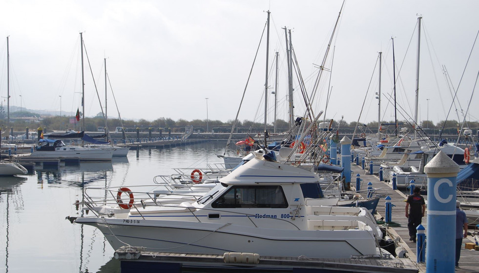 Archivo - Barcos en un puerto andaluz. Imagen de archivo