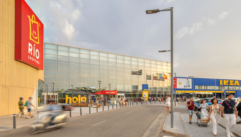 Archivo - Exterior del centro comercial RÍO Shopping