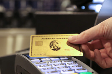 Archivo - Pago con tarjeta American express