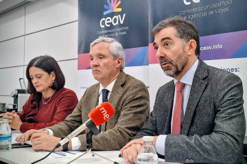 Archivo - Rueda de prensa de la Confederación Española de Agencias de Viajes (CEAV).