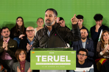 El presidente de VOX, Santiago Abascal, interviene durante el acto de presentación de los candidatos de VOX a las elecciones autonómicas de Aragón, a 12 de enero de 2026, en Teruel, Aragón (Españ
