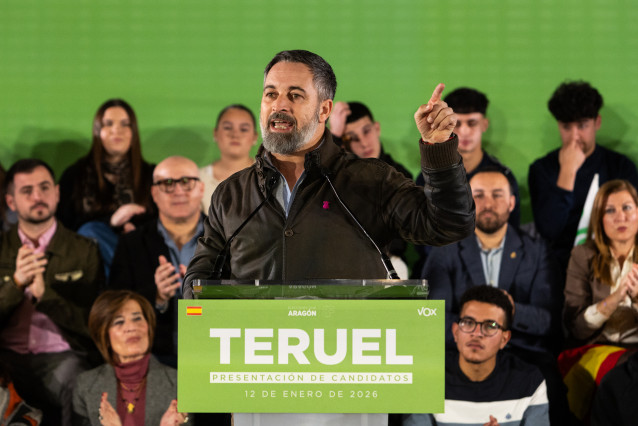 El presidente de VOX, Santiago Abascal, interviene durante el acto de presentación de los candidatos de VOX a las elecciones autonómicas de Aragón, a 12 de enero de 2026, en Teruel, Aragón (España).