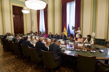 Archivo - Mesa de reunión durante el primer consejo agrario con la representación renovada de las organizaciones profesionales agrarias Asaja, COAG, Unión de Pequeños Agricultores y ganaderos (UPA