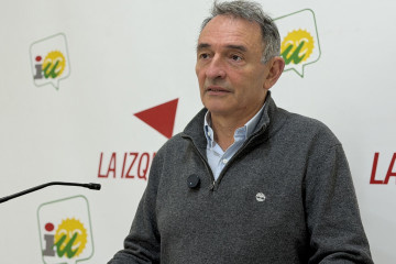 Enrique Santiago en la sede provincial de IU en Córdoba.