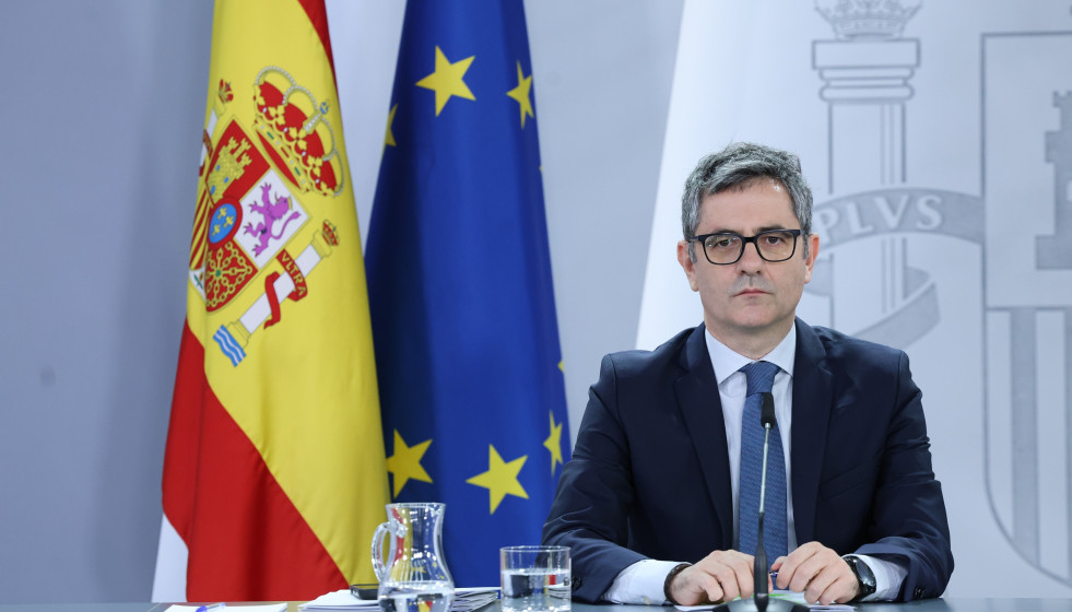 El ministro de la Presidencia, Justicia y Relaciones con las Cortes, Félix Bolaños, durante una rueda de prensa tras el Consejo de Ministros, a 13 de enero de 2026, en Madrid (España). El Consejo d