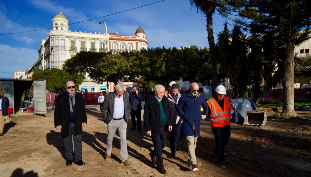 El presidente de Melilla, Juan José Imbroda, durante una visita a unas obras en la ciudad