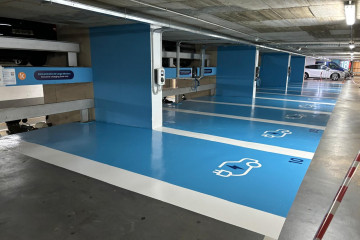 Archivo - Las baterías de vehículos eléctricos se degradan de media al año un 2,3%, según Geotab