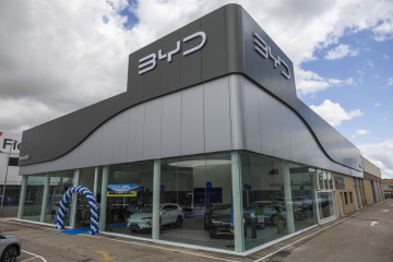 BYD llegará a los 130 concesionarios oficiales en España para 2026 tras superar la centena en 2025