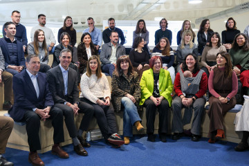 El presidente del Gobierno, Pedro Sánchez, acompañado por el ministro de Agricultura, Luis Planas, durante el acto de presentación de las medidas para facilitar el acceso a la actividad agraria, en