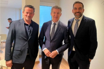 De izquierda a derecha, Ricardo Carbonell (ASP), Alberto Núñez Feijoo (PP) y Josep Buixeda (ASP)