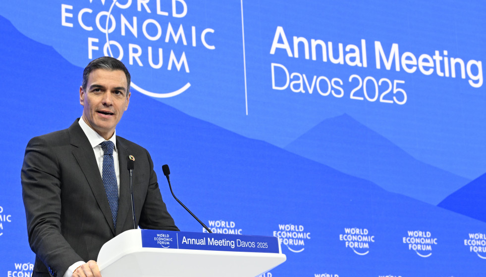 Archivo - El presidente del Gobierno, Pedro Sánchez, interviene en el Foro Económico Mundial de Davos el año pasado.