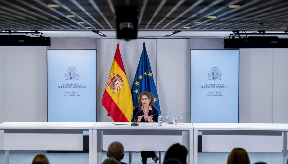 La vicepresidenta primera y ministra de Hacienda, María Jesús Montero, ofrece una rueda de prensa tras el Consejo de Política Fiscal y Financiera (CPFF), a 14 de enero de 2026, en Madrid (España).