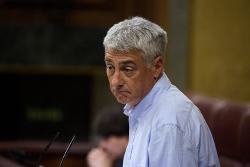 Archivo - El diputado de EH Bildu Oskar Matute durante un pleno extraordinario, en el Congreso de los Diputados, a 9 de julio de 2025, en Madrid (España).