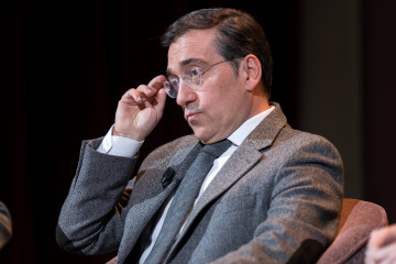 El ministro de Asuntos Exteriores, Unión Europea y Cooperación de España, José Manuel Albares, durante ‘Los Desayunos del Ateneo’, en el Ateneo de Madrid, a 12 de enero de 2026, en Madrid (Esp