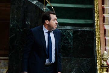 Archivo - El ministro de Transportes y Movilidad Sostenible, Óscar Puente, durante una sesión plenaria