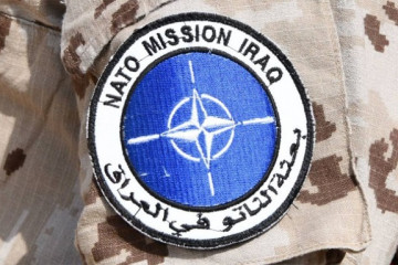 Archivo - Logo de la misión de la Alianza Atlántica en Irak.